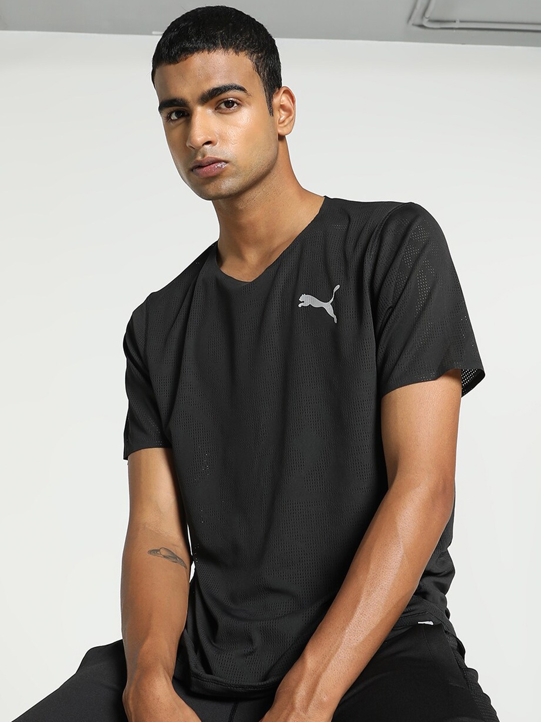 

Puma Run ULTRASPUN V-Neck Running T-shirt, Black