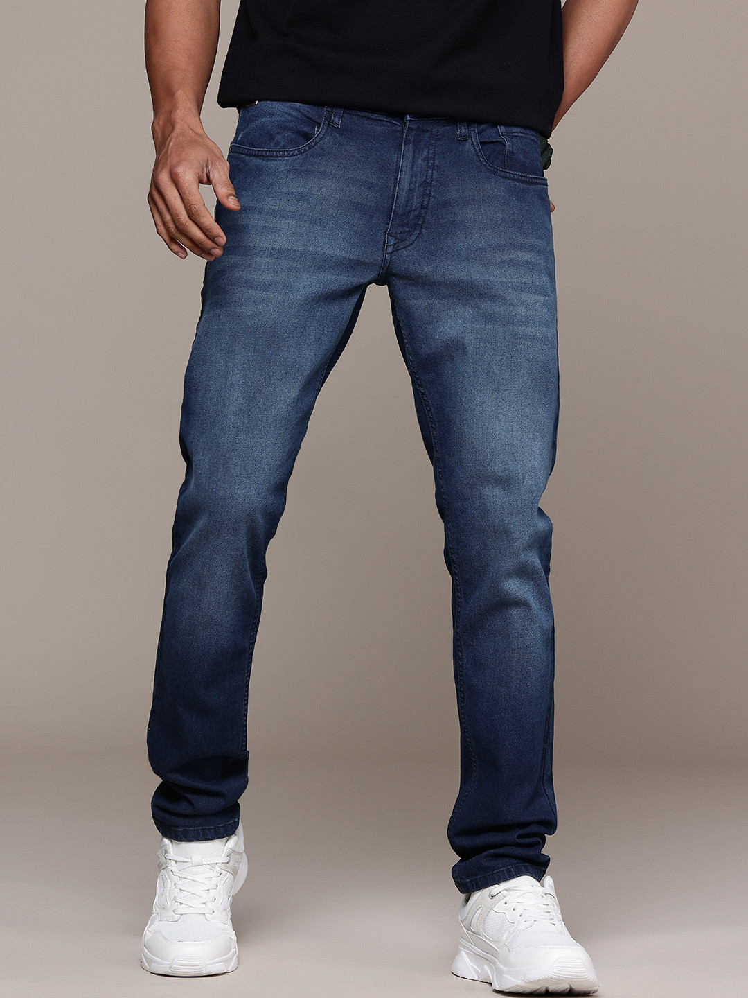 

WROGN Men Slim Fit Light Fade Stretchable Jeans, Blue