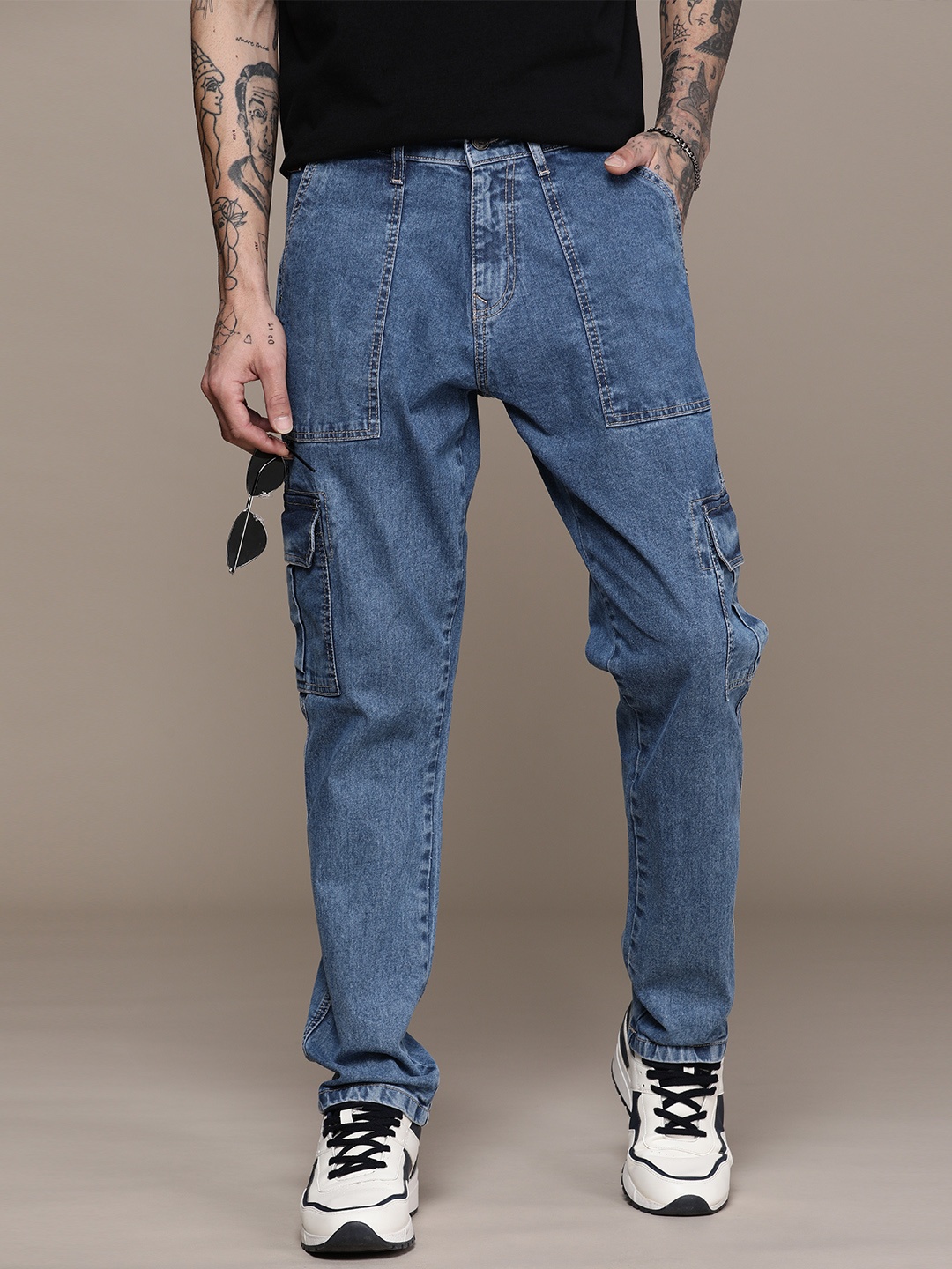 

WROGN Men Mid-Rise Heavy Fade Stretchable Cargo Jeans, Blue
