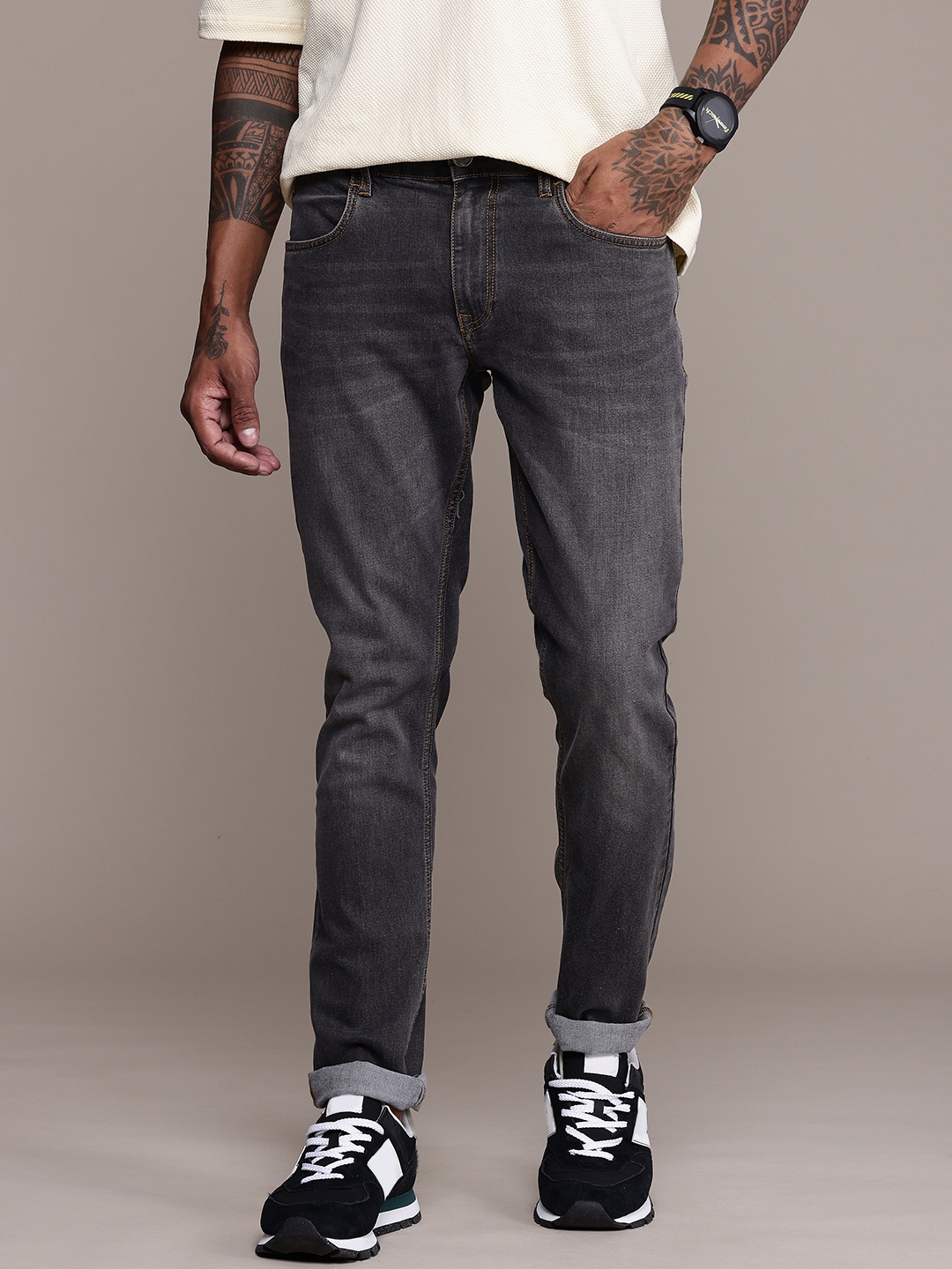 

WROGN Men Slim Fit Light Fade Stretchable Jeans, Grey