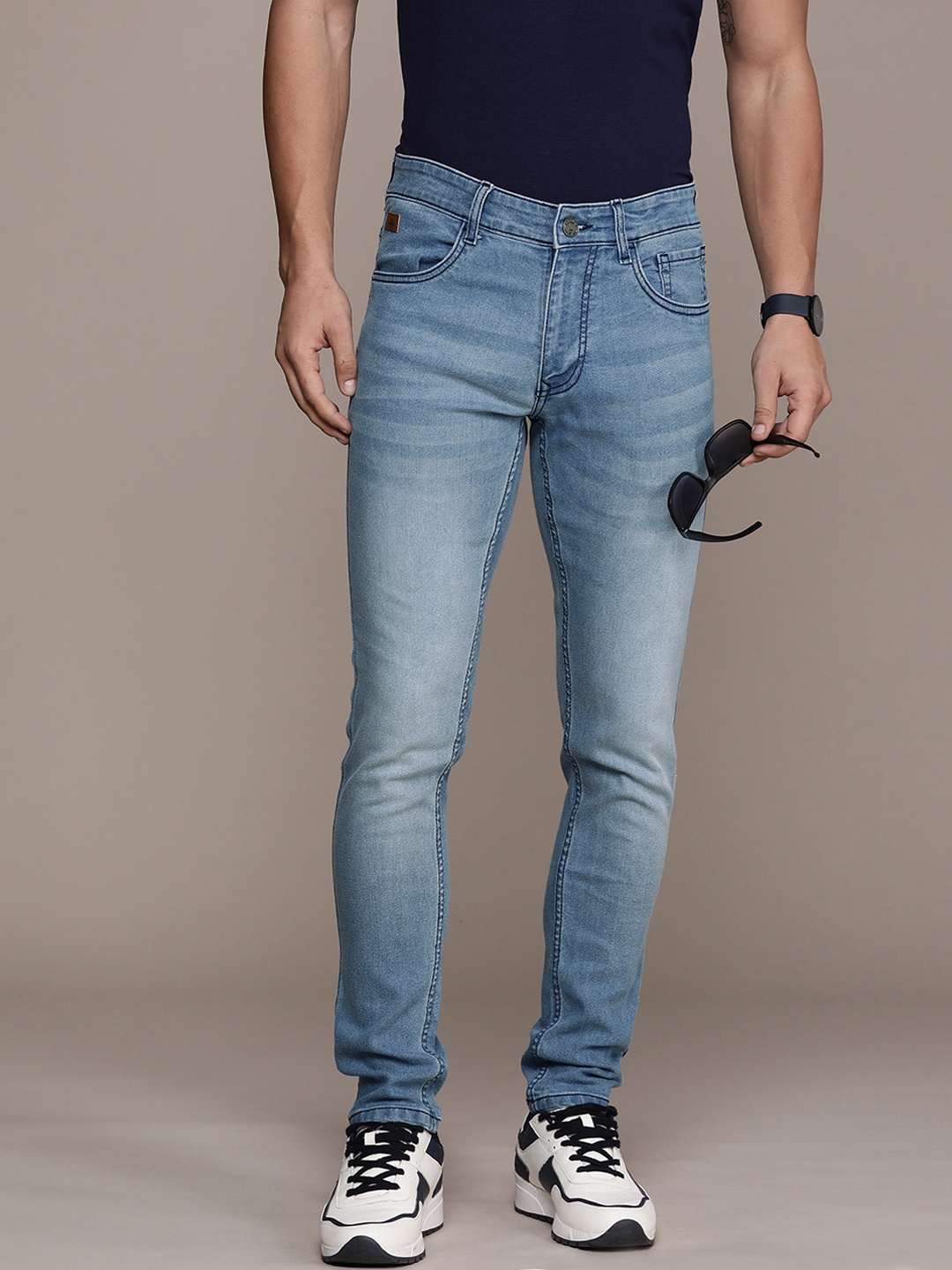 

WROGN Men Skinny Fit Light Fade Stretchable Jeans, Blue