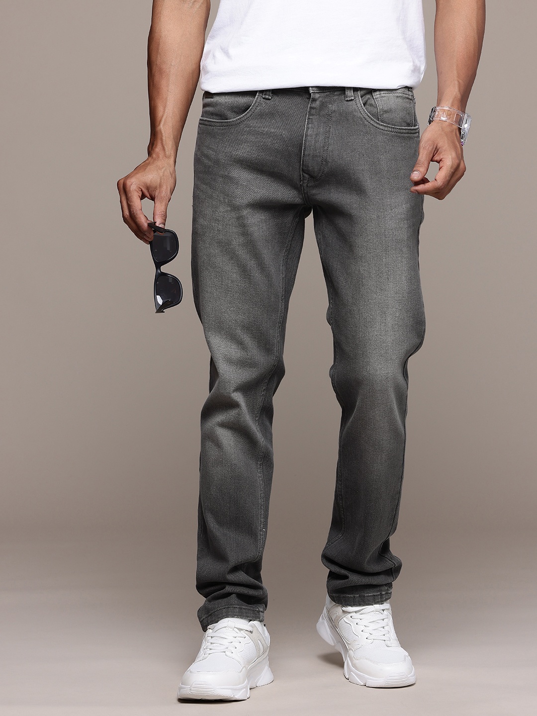 

WROGN Men Slim Fit Light Fade Stretchable Jeans, Grey