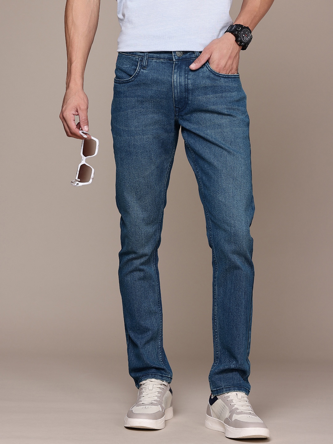 

WROGN Men Slim Fit Light Fade Stretchable Jeans, Blue