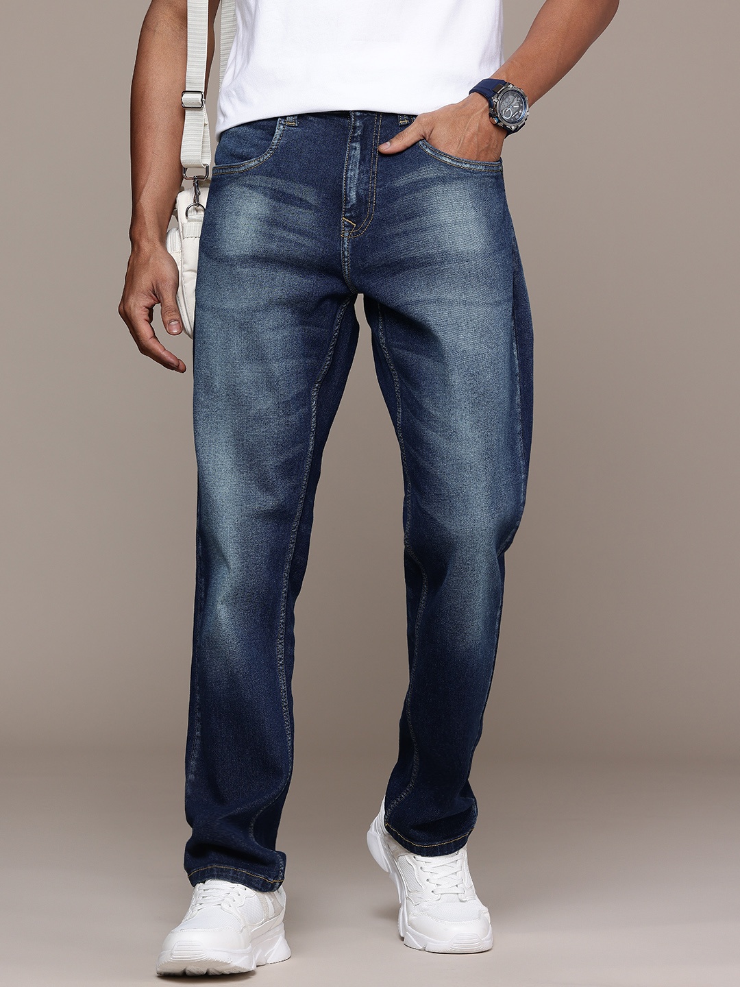 

WROGN Men Relaxed Fit Light Fade Stretchable Jeans, Blue