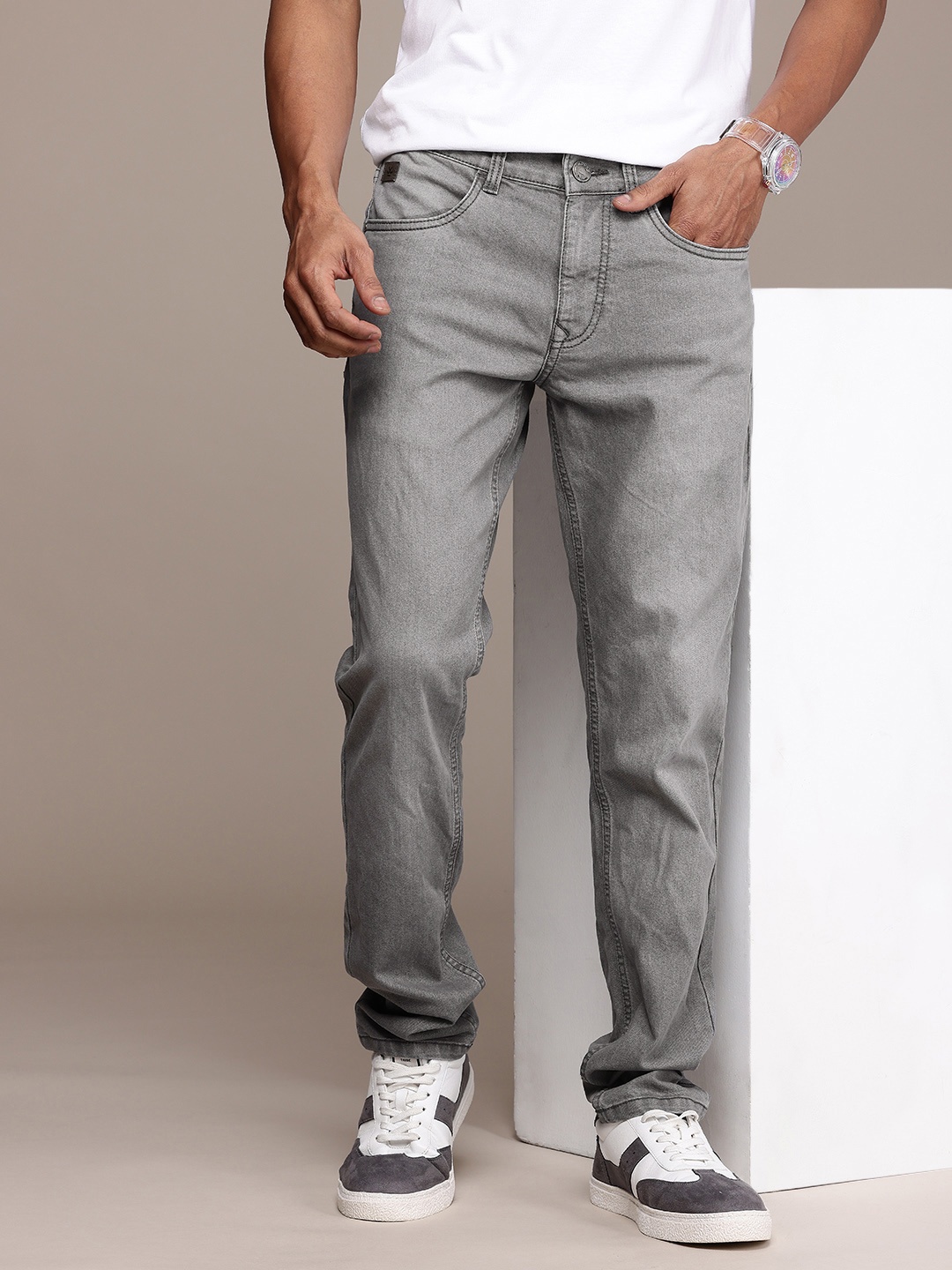 

WROGN Men Slim Fit Light Fade Stretchable Jeans, Grey