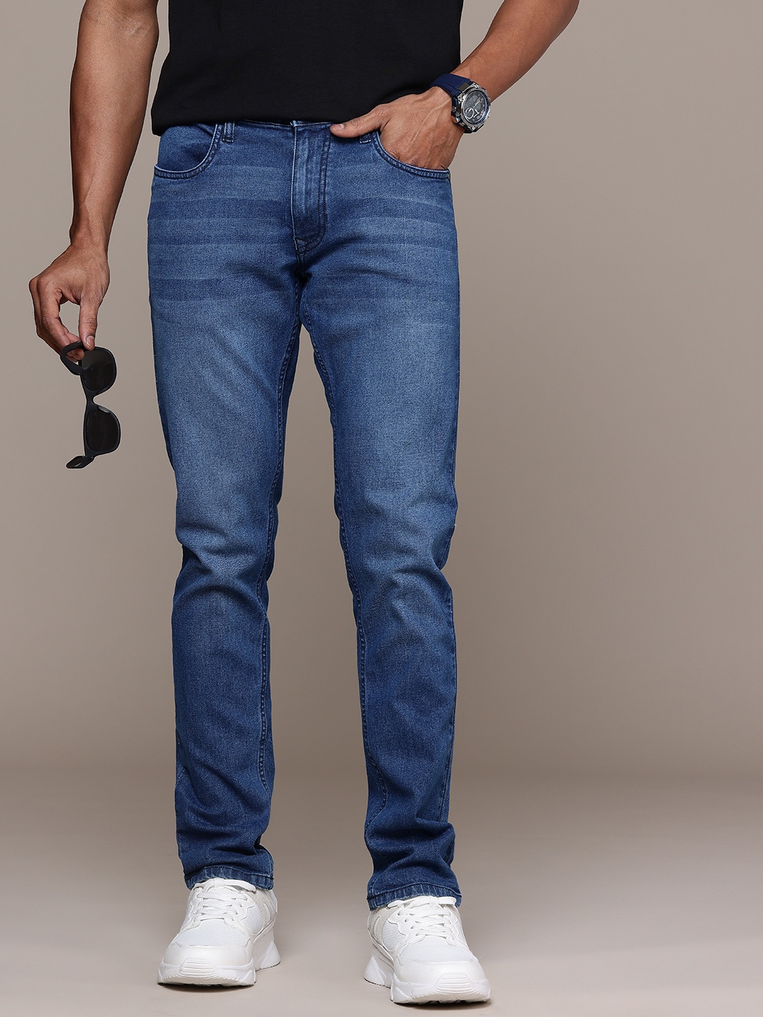 

WROGN Men Slim Fit Light Fade Stretchable Jeans, Blue