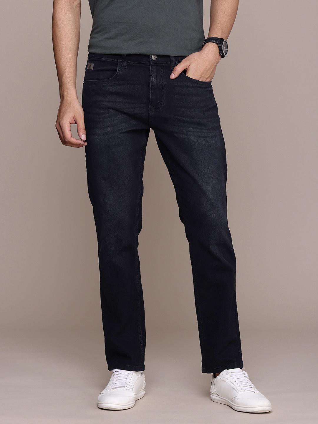 

WROGN Men Relaxed Fit Light Fade Stretchable Jeans, Black