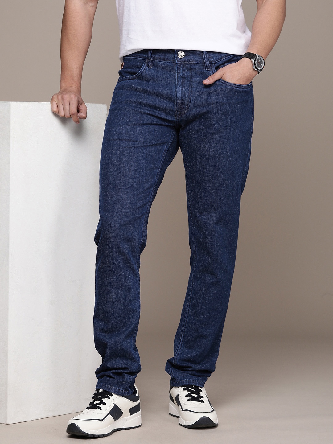 

WROGN Men Slim Fit Light Fade Stretchable Jeans, Blue