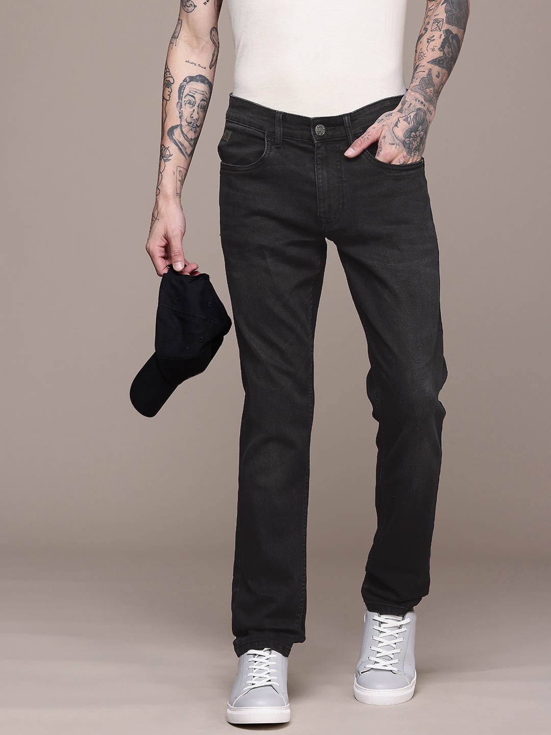 

WROGN Men Slim Fit Light Fade Stretchable Jeans, Black