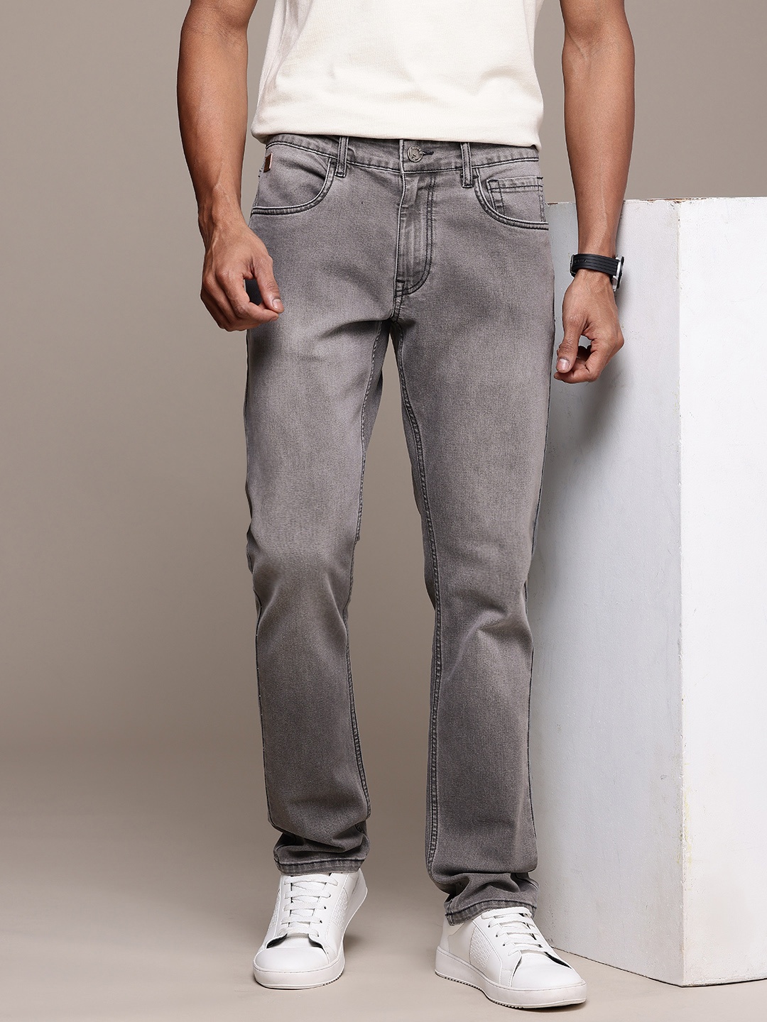 

WROGN Men Slim Fit Light Fade Stretchable Jeans, Grey