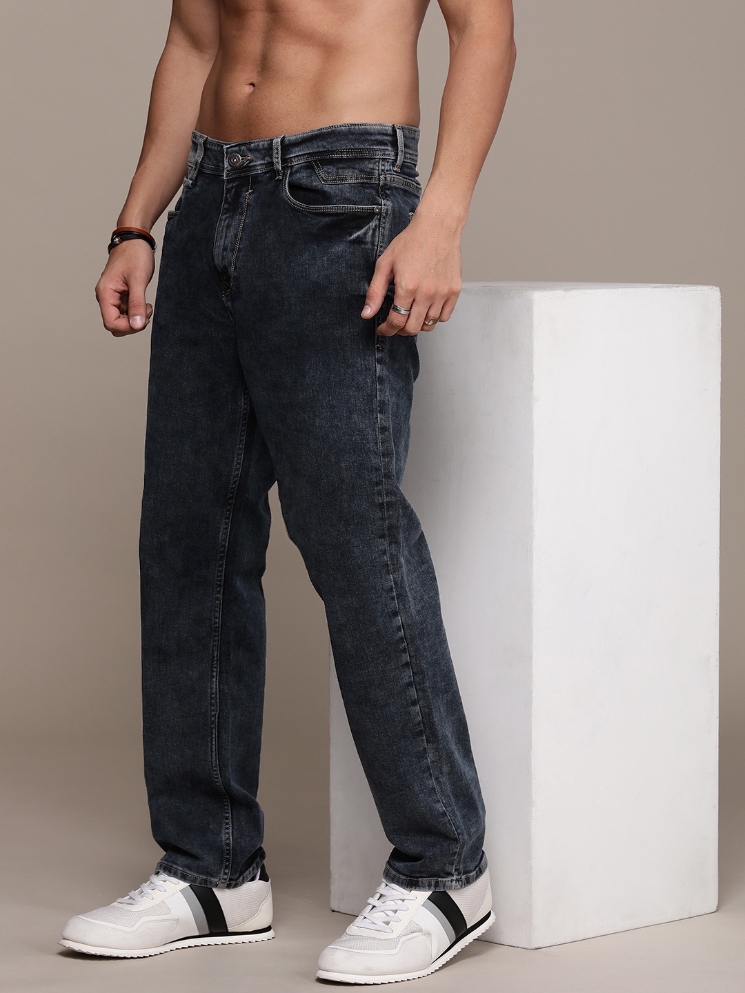 

The Roadster Life Co. Men Mid Rise Straight Fit Heavy Fade Stretchable Jeans, Blue
