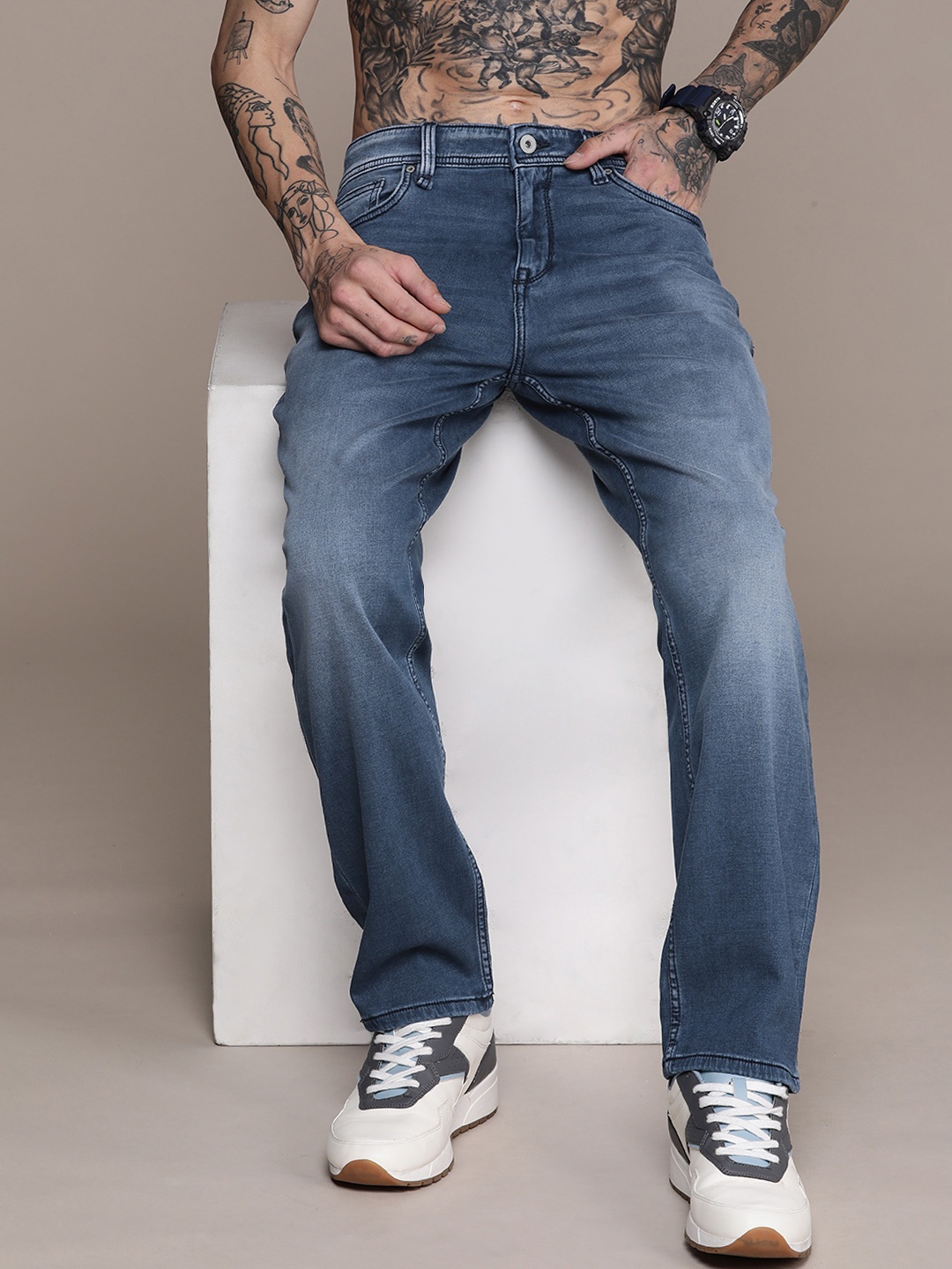 

The Roadster Lifestyle Co. Men Straight Fit Heavy Fade Stretchable Jeans, Navy blue