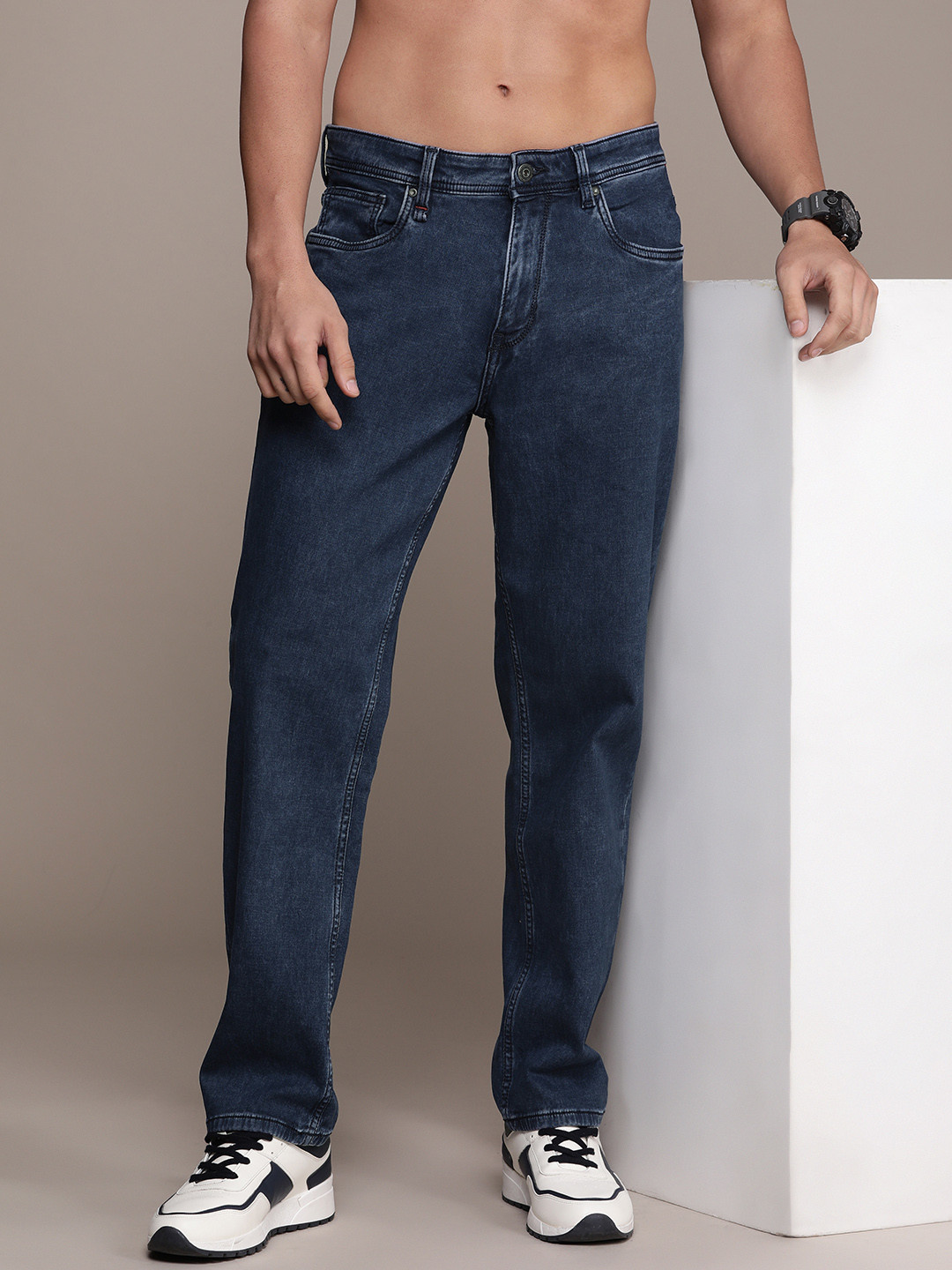 

The Roadster Life Co. Men Mid Rise Straight Fit Light Fade Stretchable Jeans, Blue