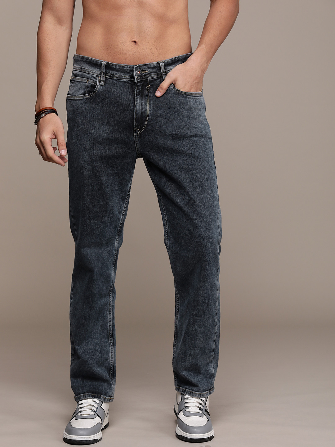 

The Roadster Life Co. Men Mid Rise Straight Fit Light Fade Stretchable Jeans, Black