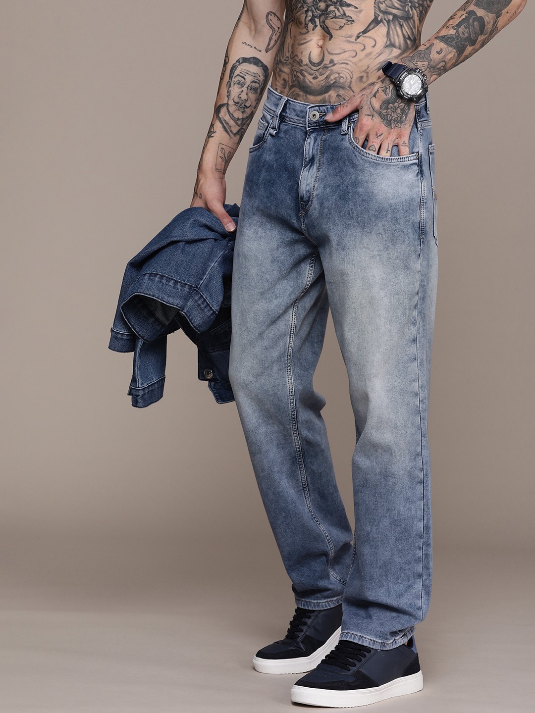 

The Roadster Lifestyle Co. Men Straight Fit Light Fade Stretchable Jeans, Blue