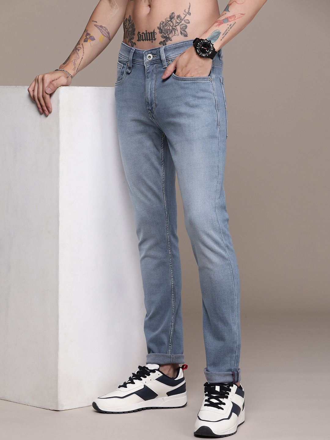 

The Roadster Life Co. Men Mid Rise Skinny Fit Light Fade Stretchable Jeans, Blue