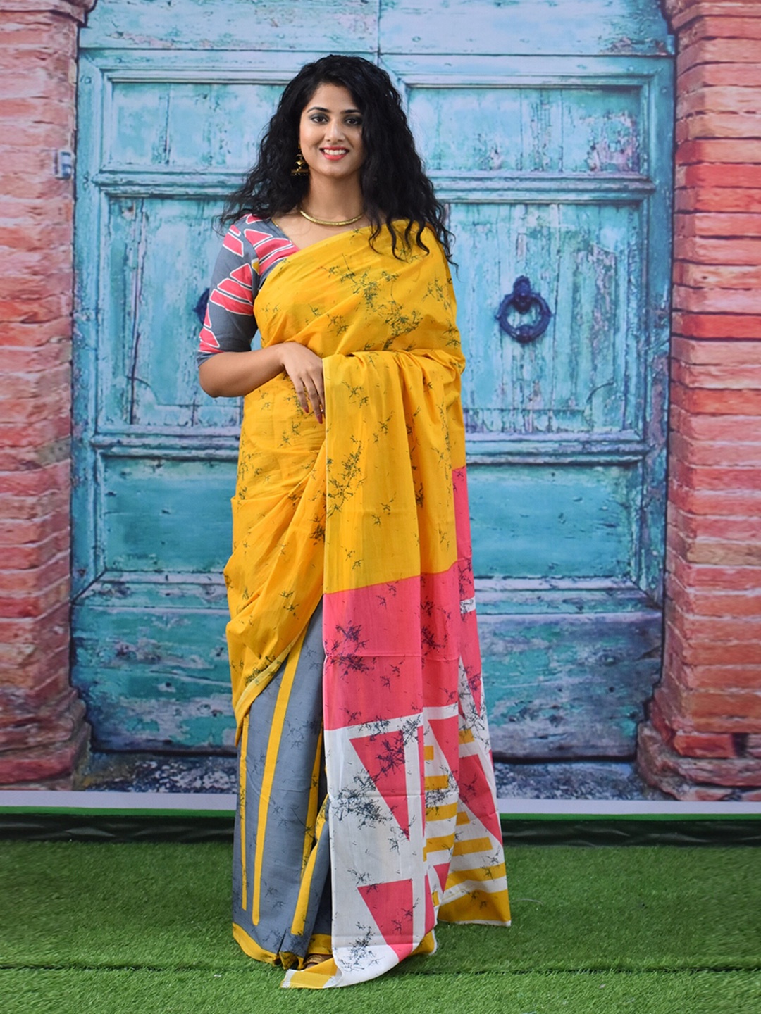 

clothonus Tie and Dye Pure Cotton Block Print Saree, Yellow