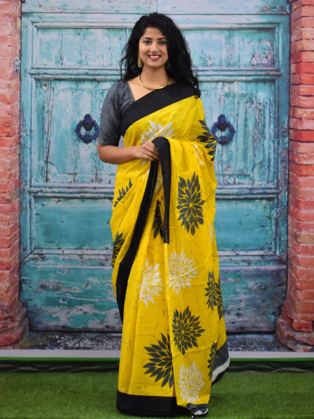 

clothonus Floral Printed Pure Cotton Block Print Saree, Yellow