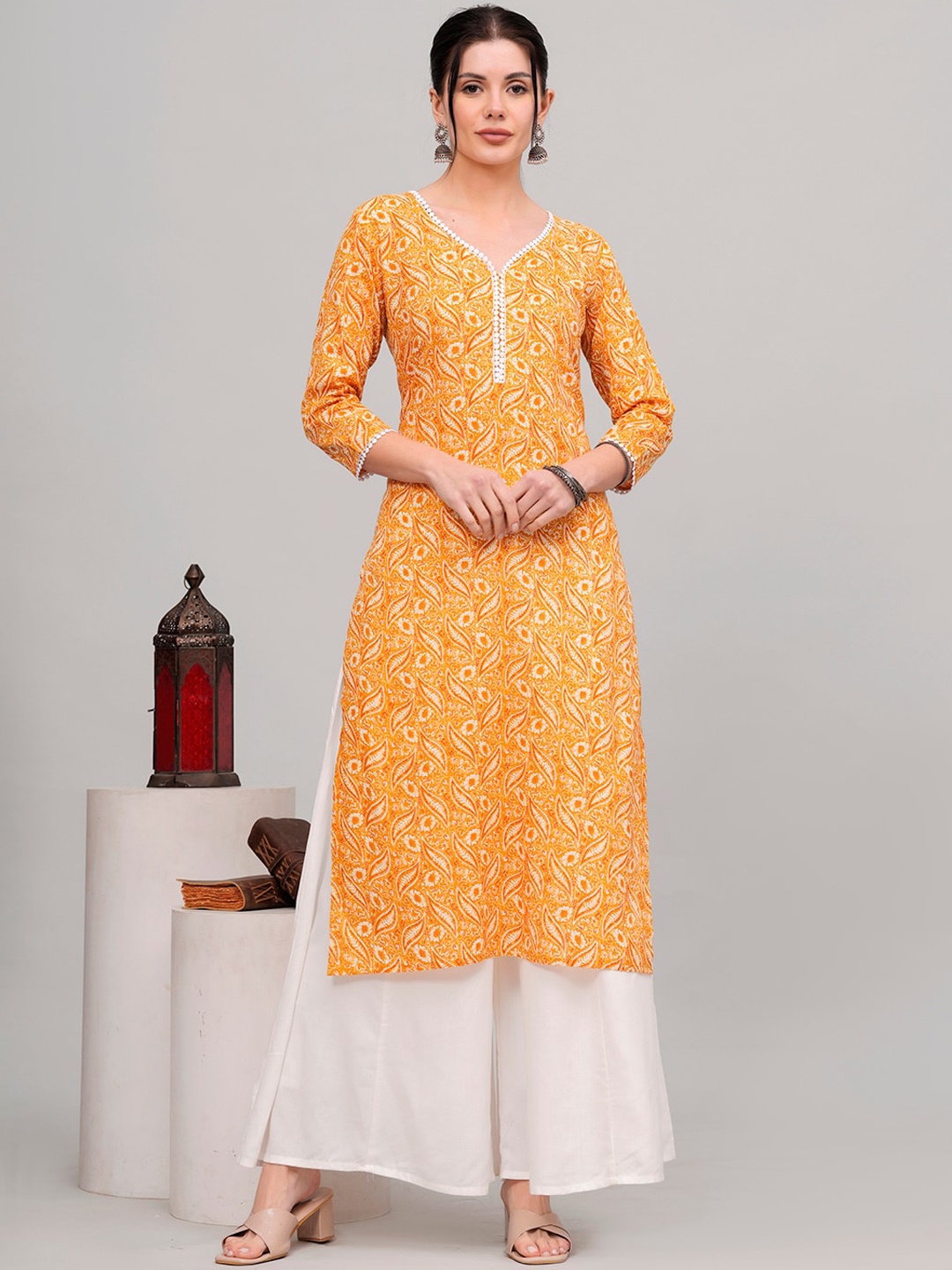 

SHIONS Ethnic Motifs Printed Straight Kurta, Yellow