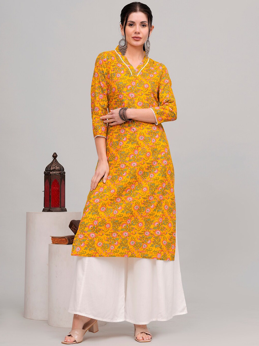 

SHIONS Floral Printed Straight Kurta, Yellow