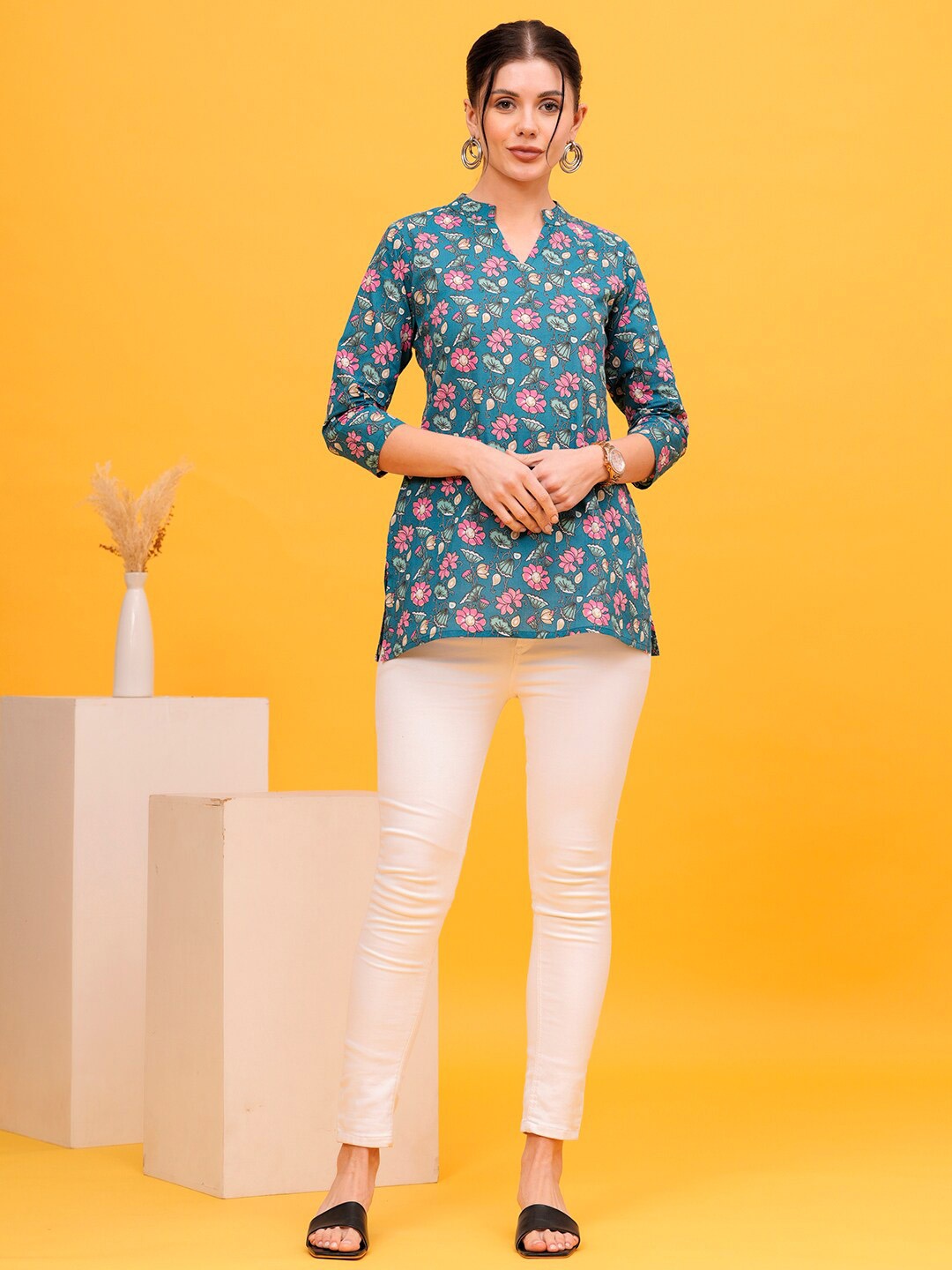 

SHIONS Floral Printed Pure Cotton Kurti, Blue