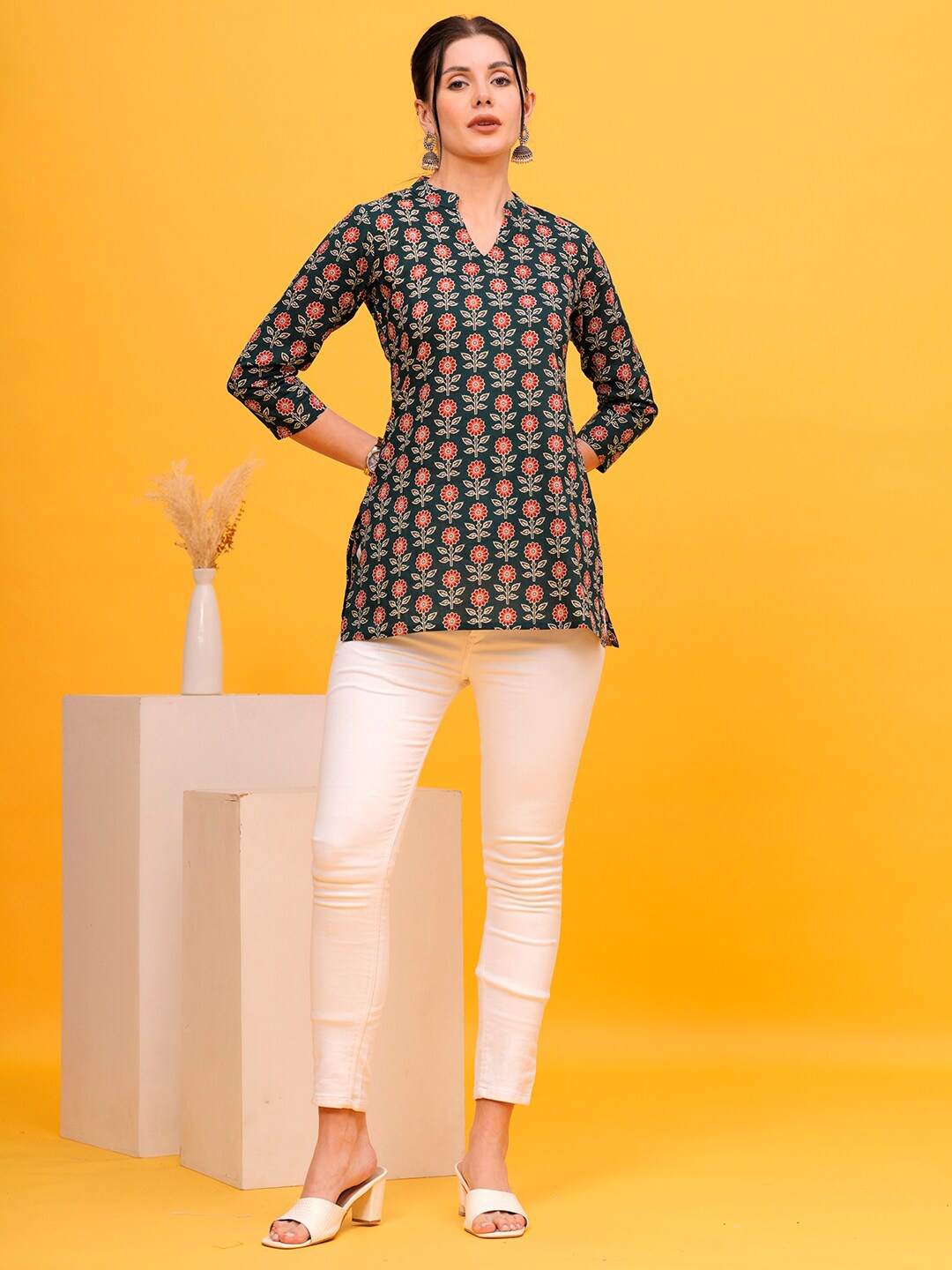 

SHIONS Floral Printed Mandarin Collar Pure Cotton Straight Kurti, Green