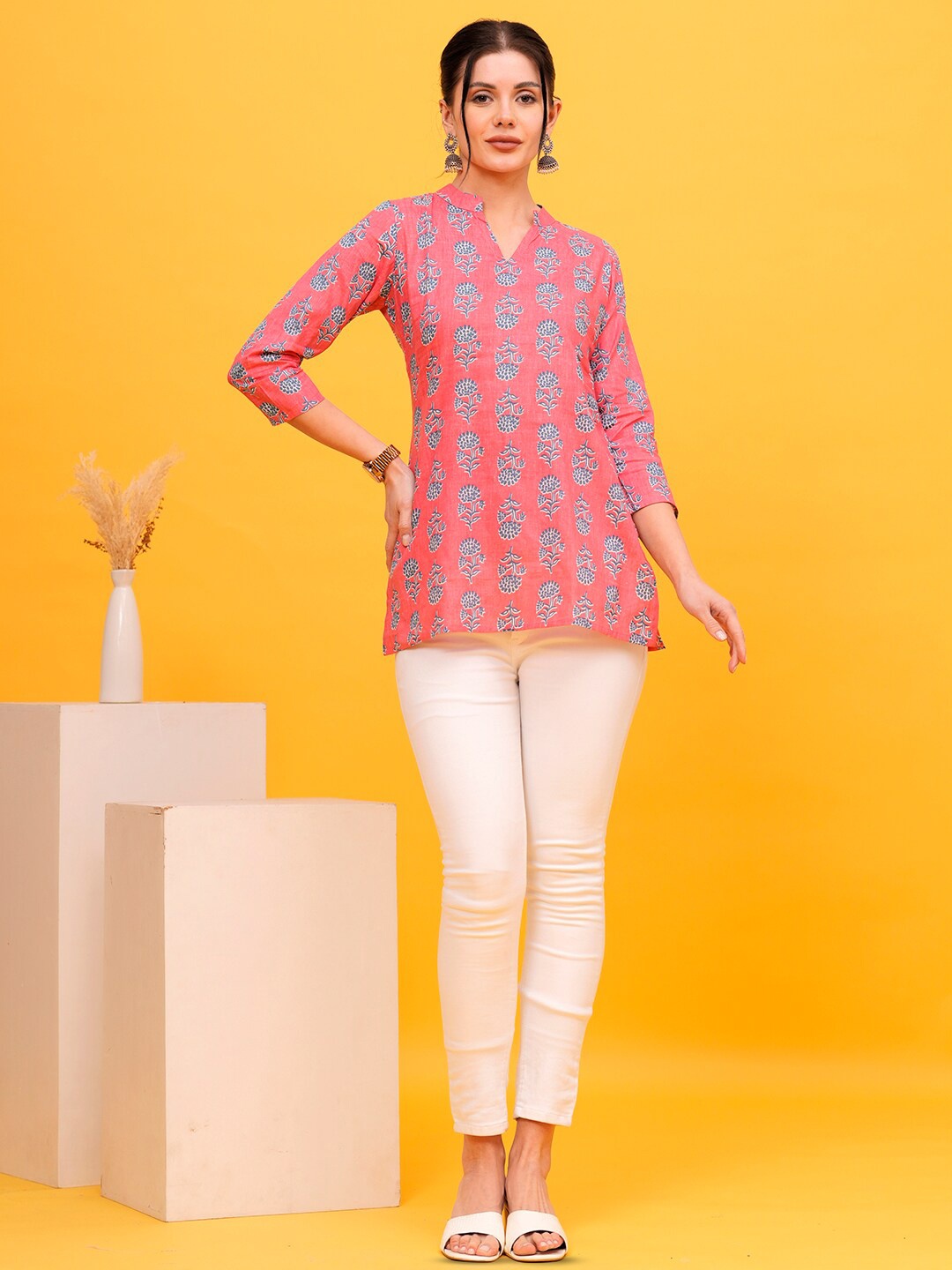 

SHIONS Floral Printed Mandarin Collar Pure Cotton Straight Kurti, Peach