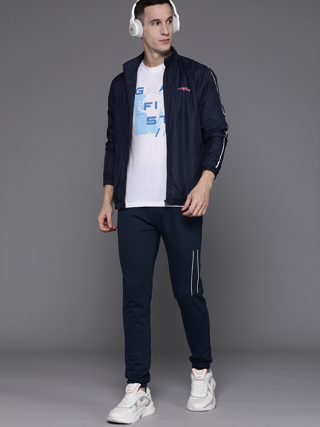 

HRX by Hrithik Roshan Men Solid Regular Fit Bio-Wash Joggers, Navy blue
