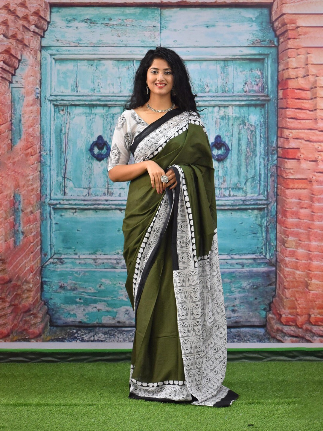 

clothonus Pure Cotton Block Print Saree, Green