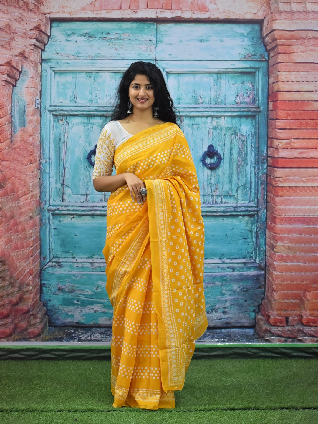 

clothonus Bandhani Pure Cotton Block Print Saree, Yellow