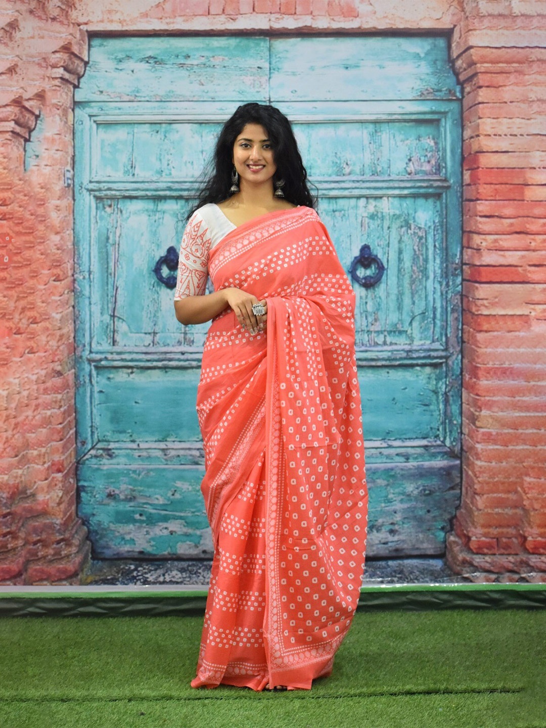 

clothonus Floral Printed Pure Cotton Block Print Saree, Peach