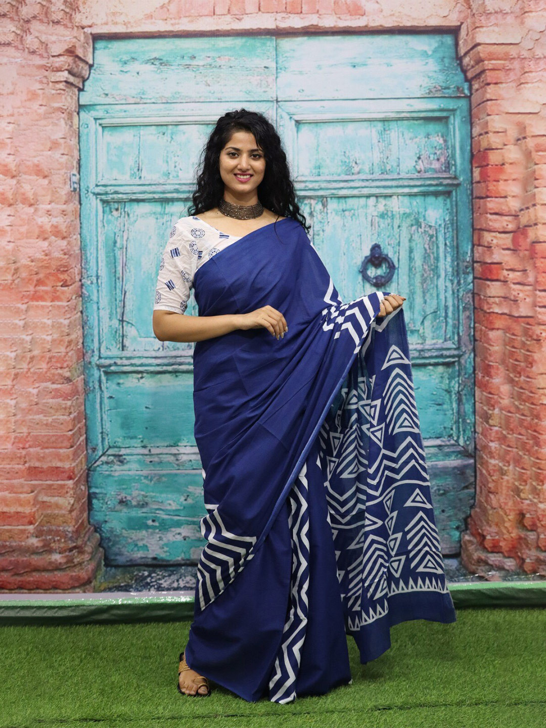

clothonus Pure Cotton Block Print Saree, Blue
