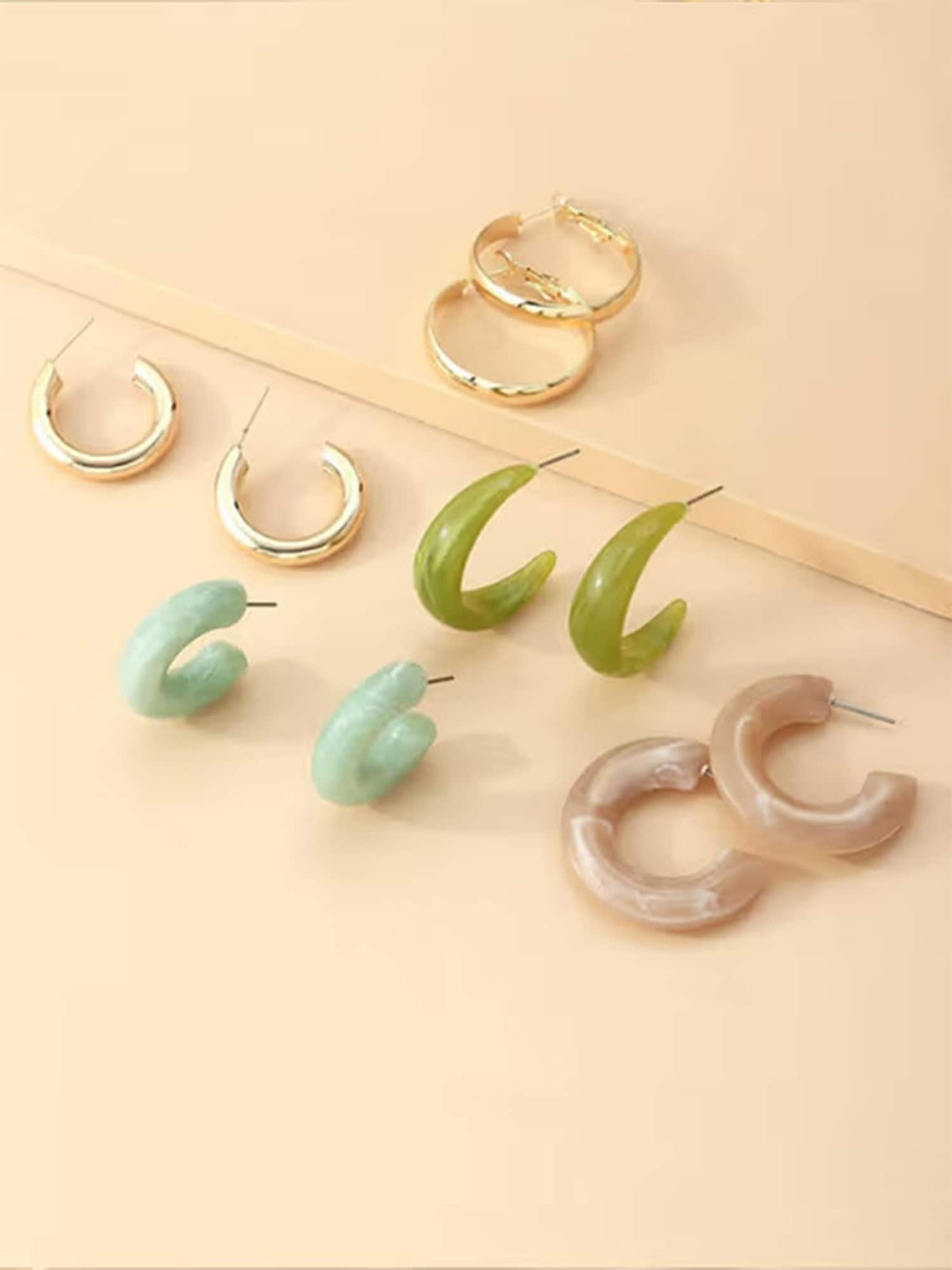 

KARATCART Set Of 5 Gold-Plated Contemporary Hoop Earrings