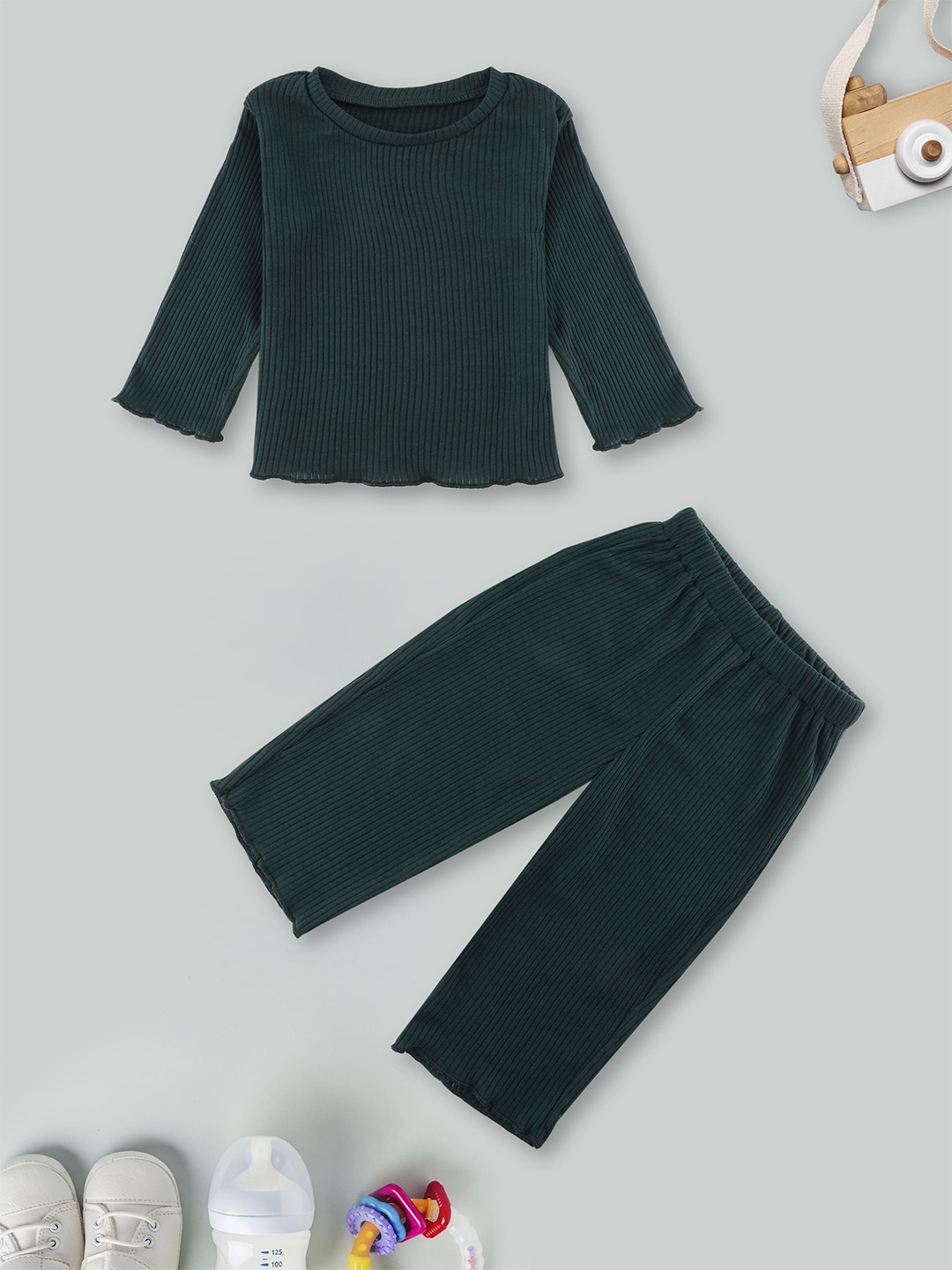 

YK Girls T-shirt with Trousers, Green