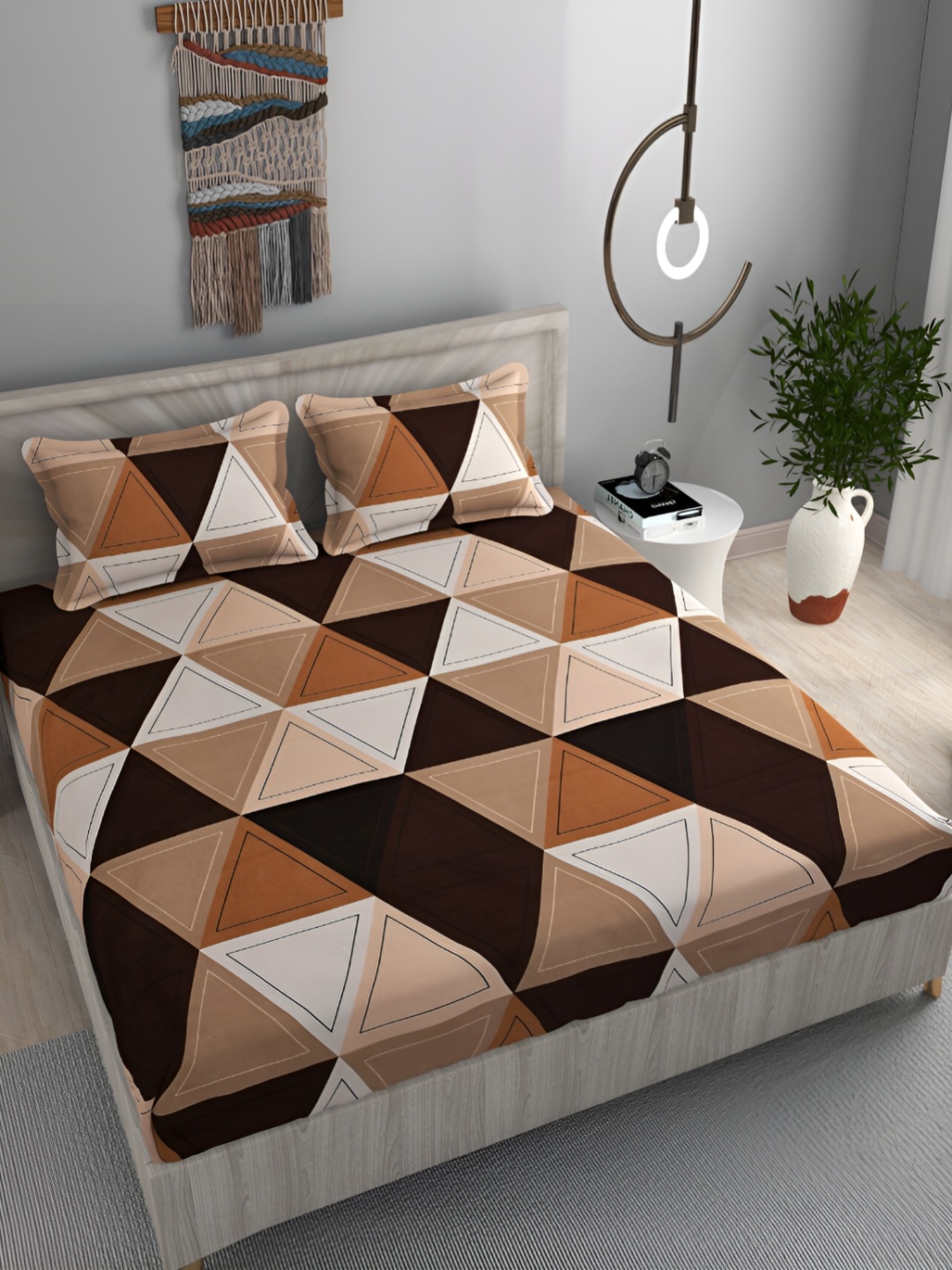 

FINE TEX WORLD Peach & Brown Geometric Fitted 210 TC King Bedsheet with 2 Pillow Covers