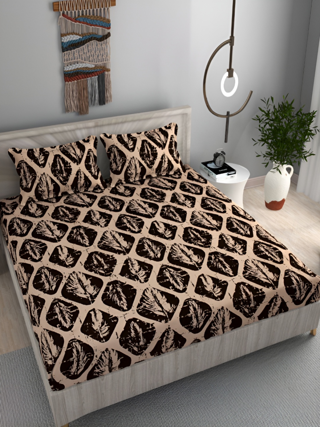 

FINE TEX WORLD Brown Geometric Fitted 210 TC King Bedsheet with 2 Pillow Covers