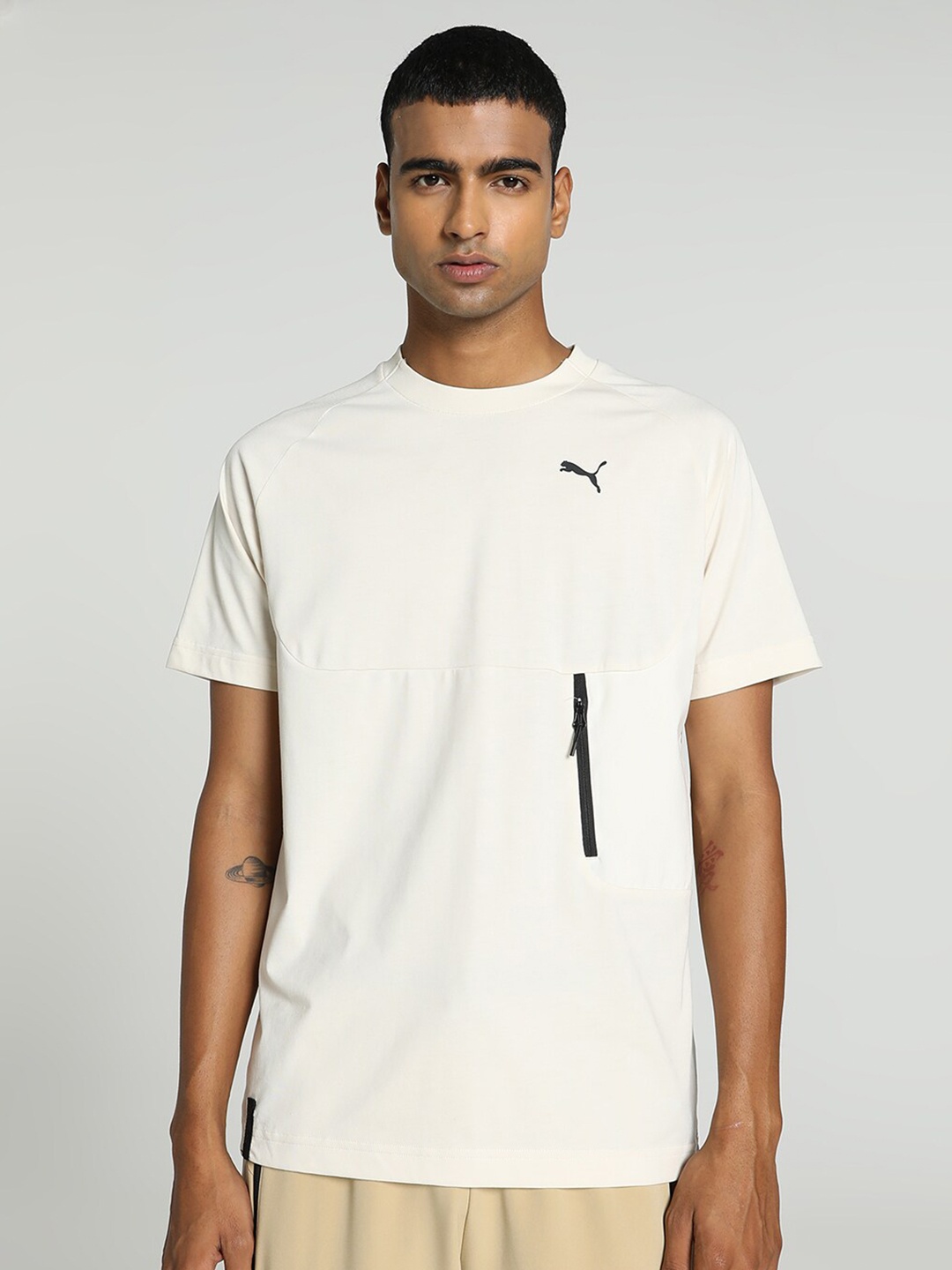 

Puma PUMATECH Zip Pocket T-shirt, Off white