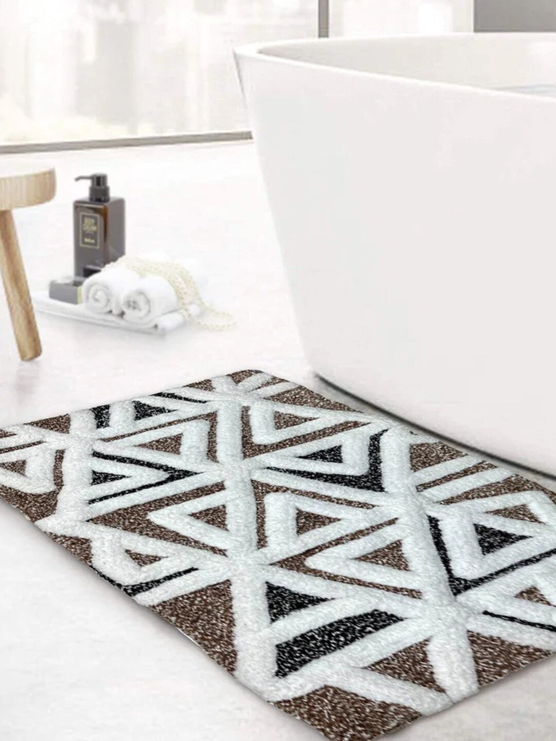 

SENSES Brown & White Embossed 2000 GSM Cotton Anti-skid Bath Rug