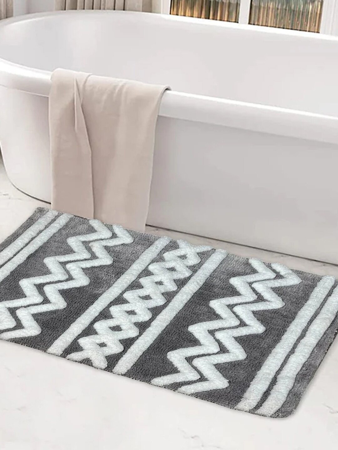 

SENSES Grey & White Embossed 2000 GSM Cotton Anti-skid Bath Rug