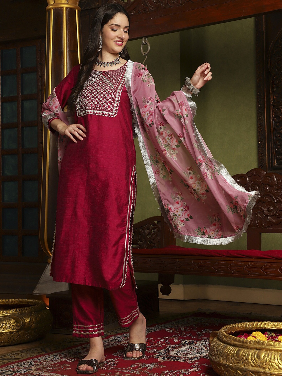 

Sangria Women Ethnic Motifs Yoke Design Regular Gotta Patti Kurta with Trousers & With Dupatta, Magenta