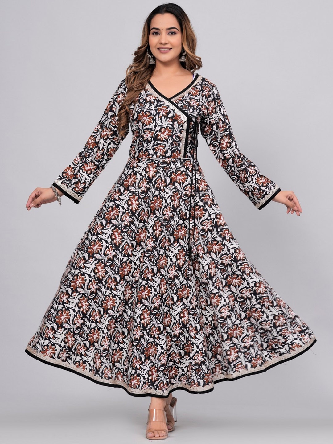 

ANUTTARA FASHIONS Paisley Printed Gotta Patti Angrakha Anarkali Kurta, Black