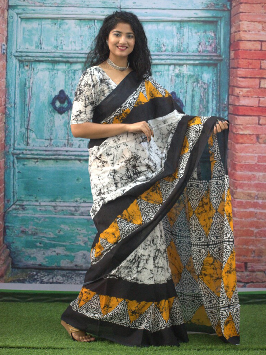 

GK FASHION Tie and Dye Pure Cotton Saree, White