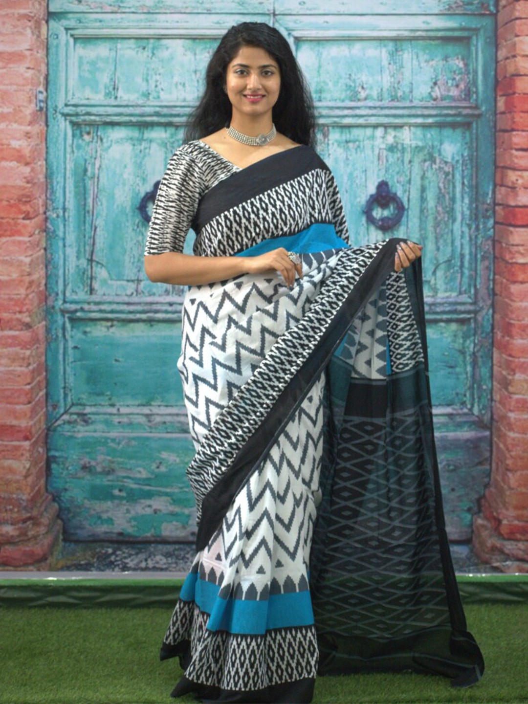 

GK FASHION Geometric Printed Pure Cotton Saree, Grey