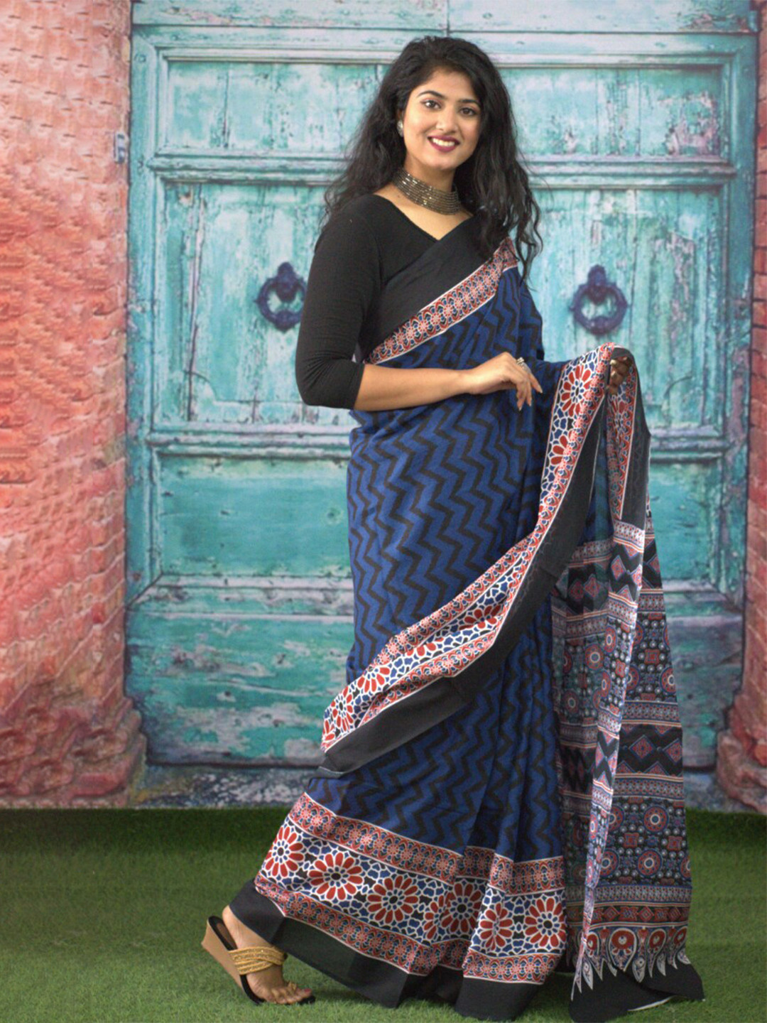 

GK FASHION Geometric Printed Pure Cotton Saree, Blue
