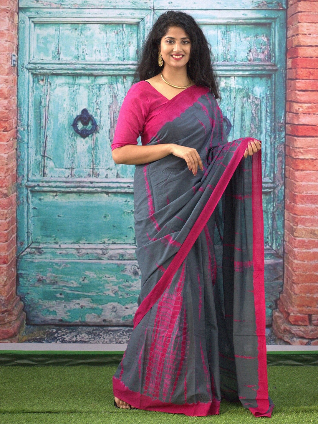 

GK FASHION Abstract Printed Pure Cotton Saree, Pink