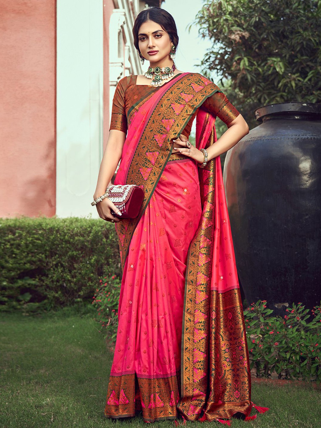 

Satrani Ethnic Motifs Woven Design Zari Banarasi Saree, Pink