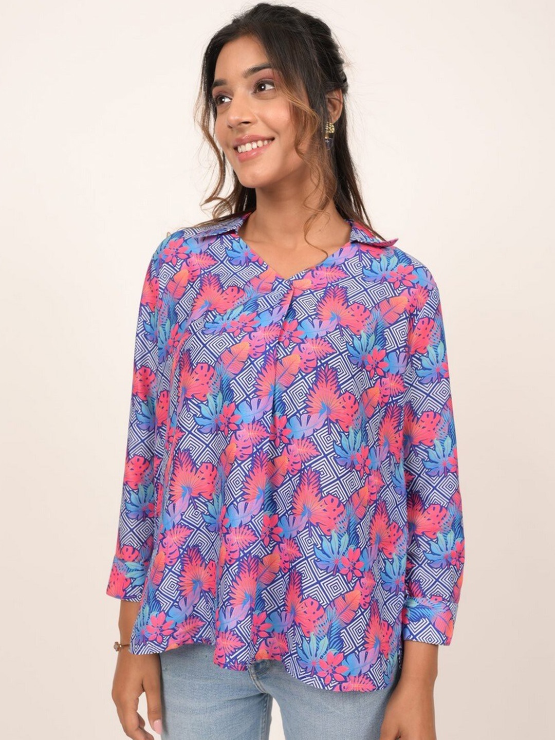 

INDIE JHOLA Floral Printed V-Neck Georgette Top, Blue