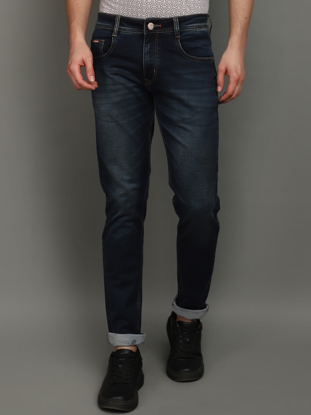 

V-Mart Men Slim Fit Light Fade Mid-Rise Denim Jeans, Blue