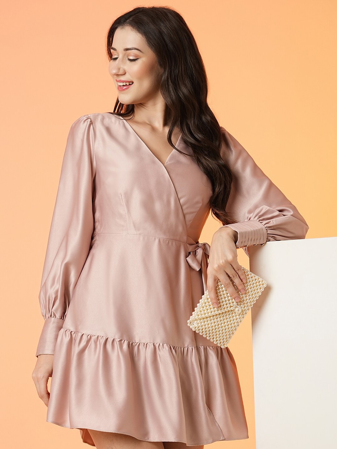 

Globus Pink V-Neck Cuffed Sleeves Tie-Ups Tiered Satin Wrap Dress