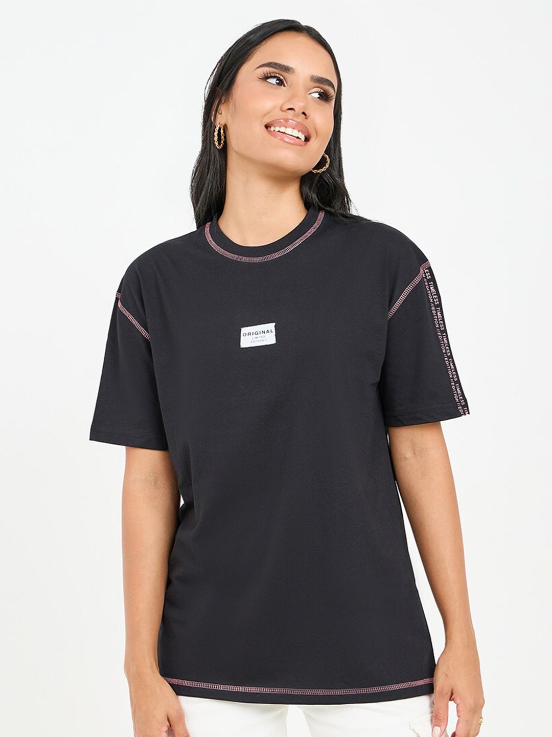 

Styli Oversized Badge Detail Drop Shoulder Contrast Overlock T-Shirt, Black